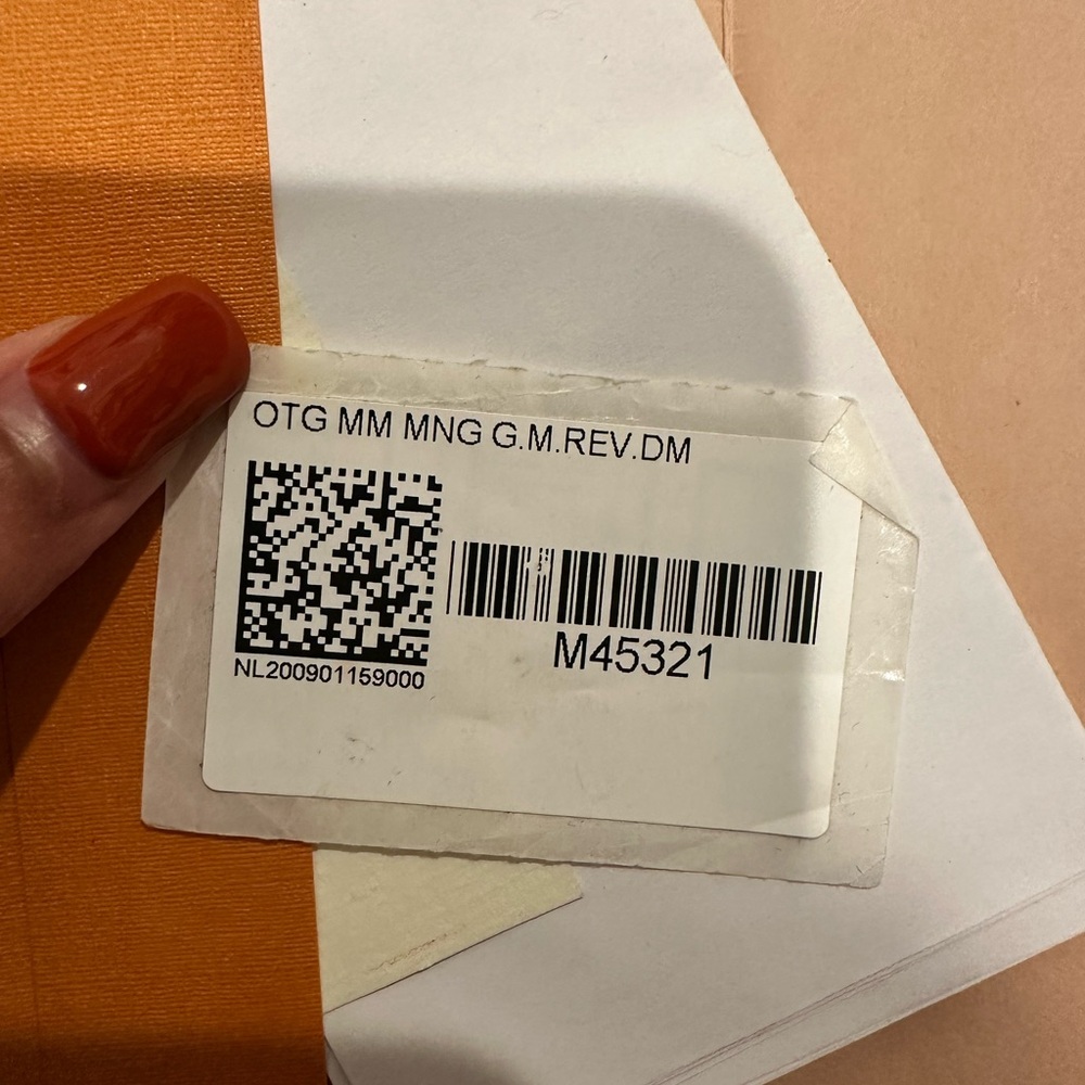 Louis Vuitton On the Go Tote Bag - Picture 9 of 9